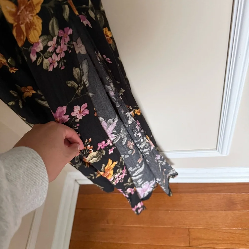 American Eagle Summer Preppy Floral Black Jumpsuit Sz XS V-Neck Tie Back Flowy - Picture 4 of 9